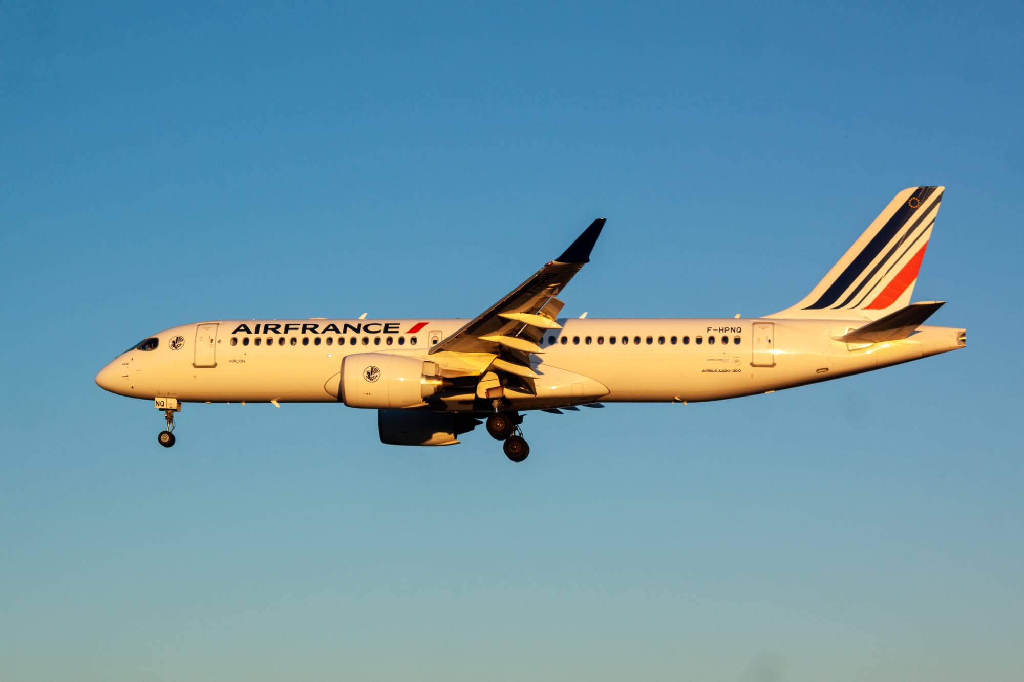 Air France F-HPNQ at LPPT by jorgealvarezsan