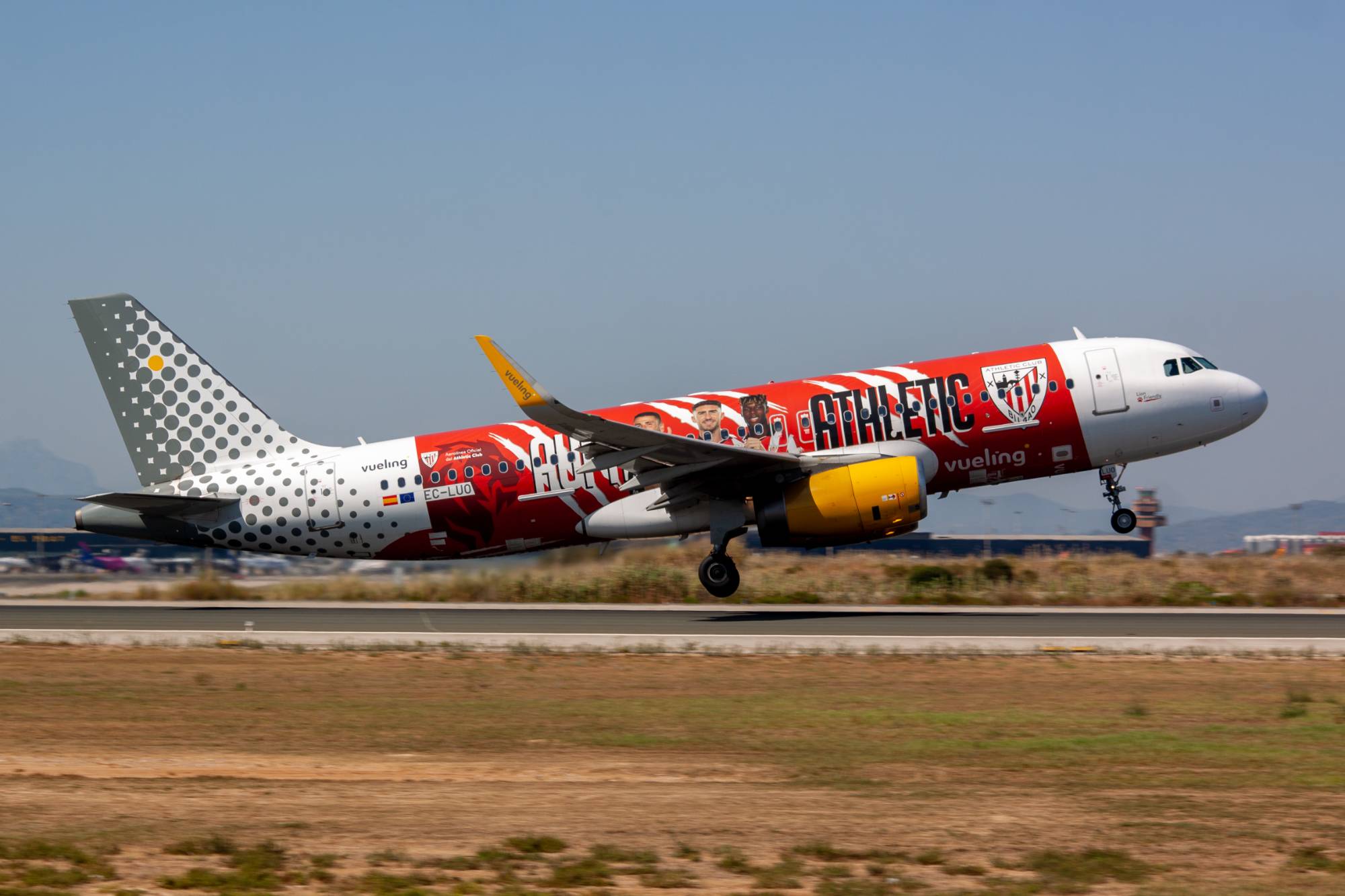 Vueling EC-LUO at LEBL by jorgealvarezsan