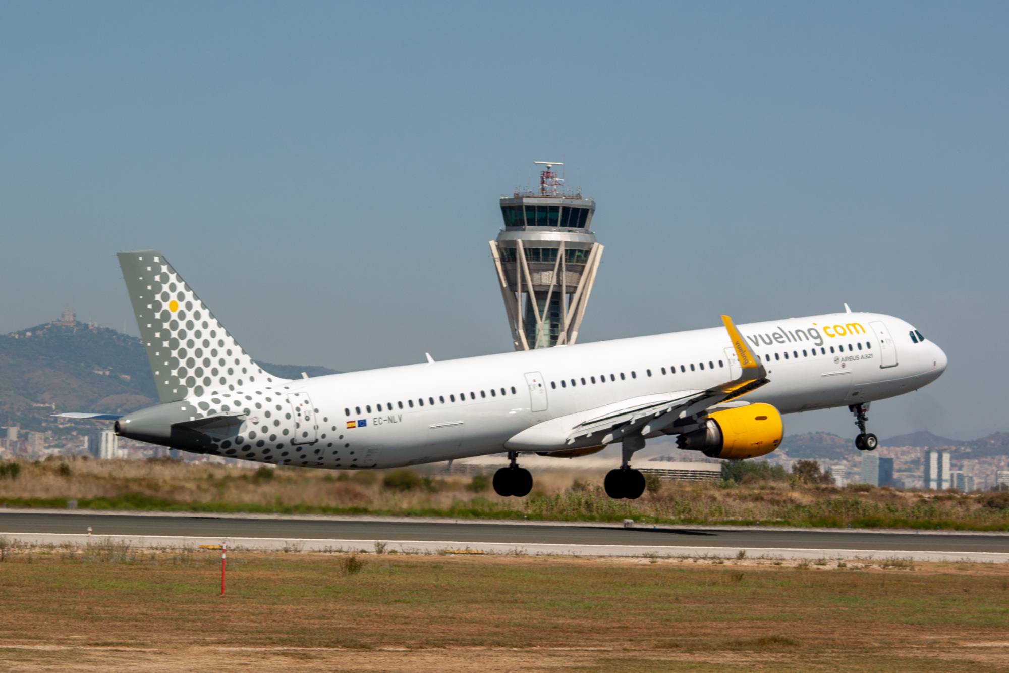 Vueling EC-NLV at LEBL by jorgealvarezsan