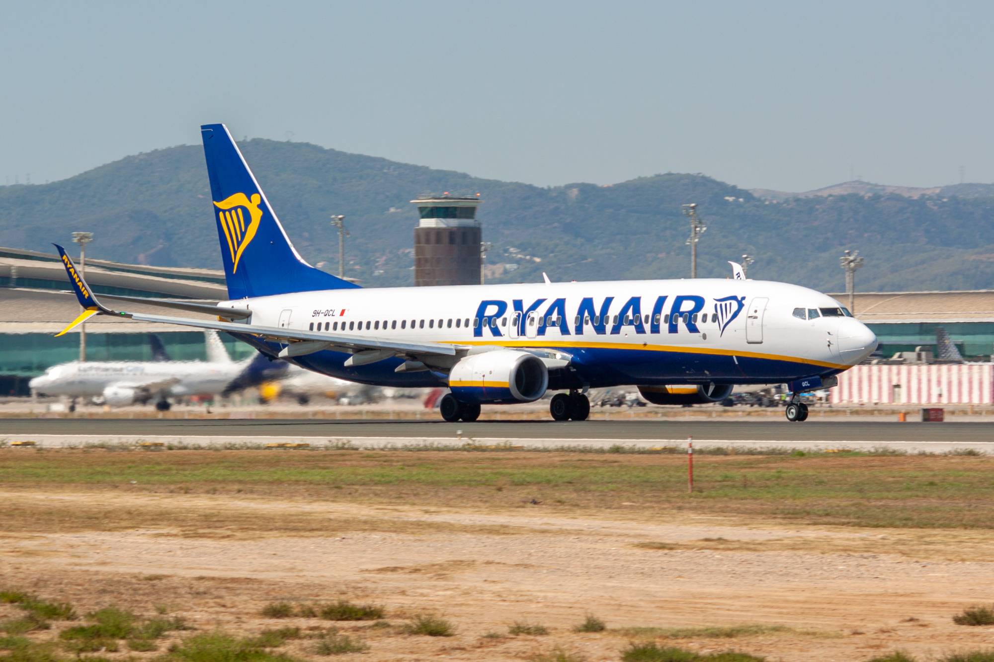 Malta Air 9H-QCL at LEBL by jorgealvarezsan