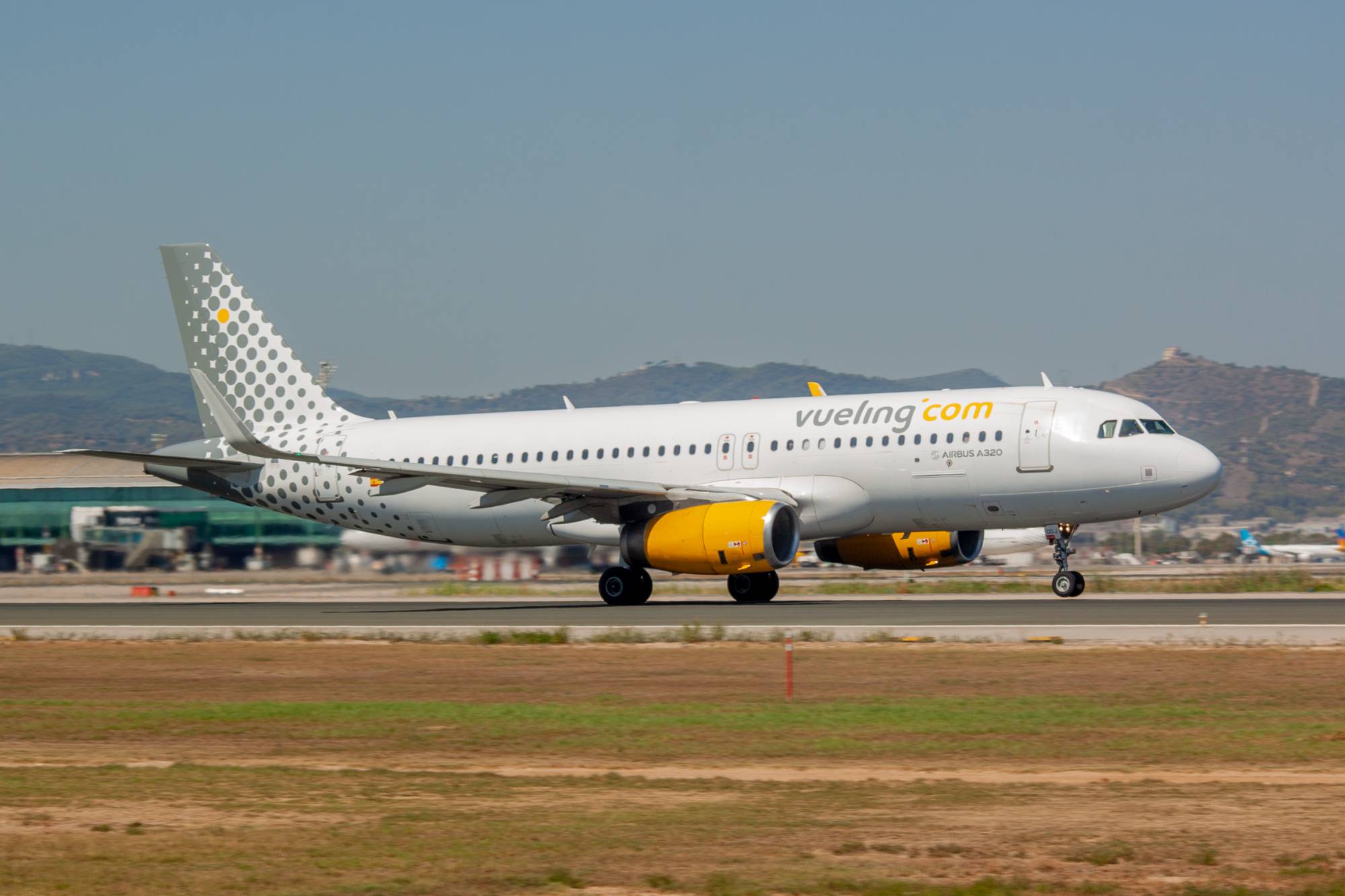 Vueling EC-ODJ at LEBL by jorgealvarezsan