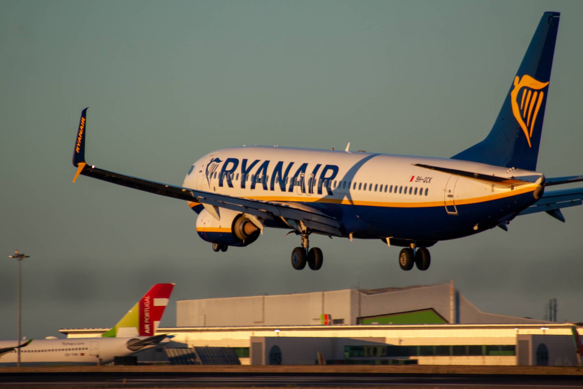 Malta Air 9H-QCK at LPPT by jorgealvarezsan