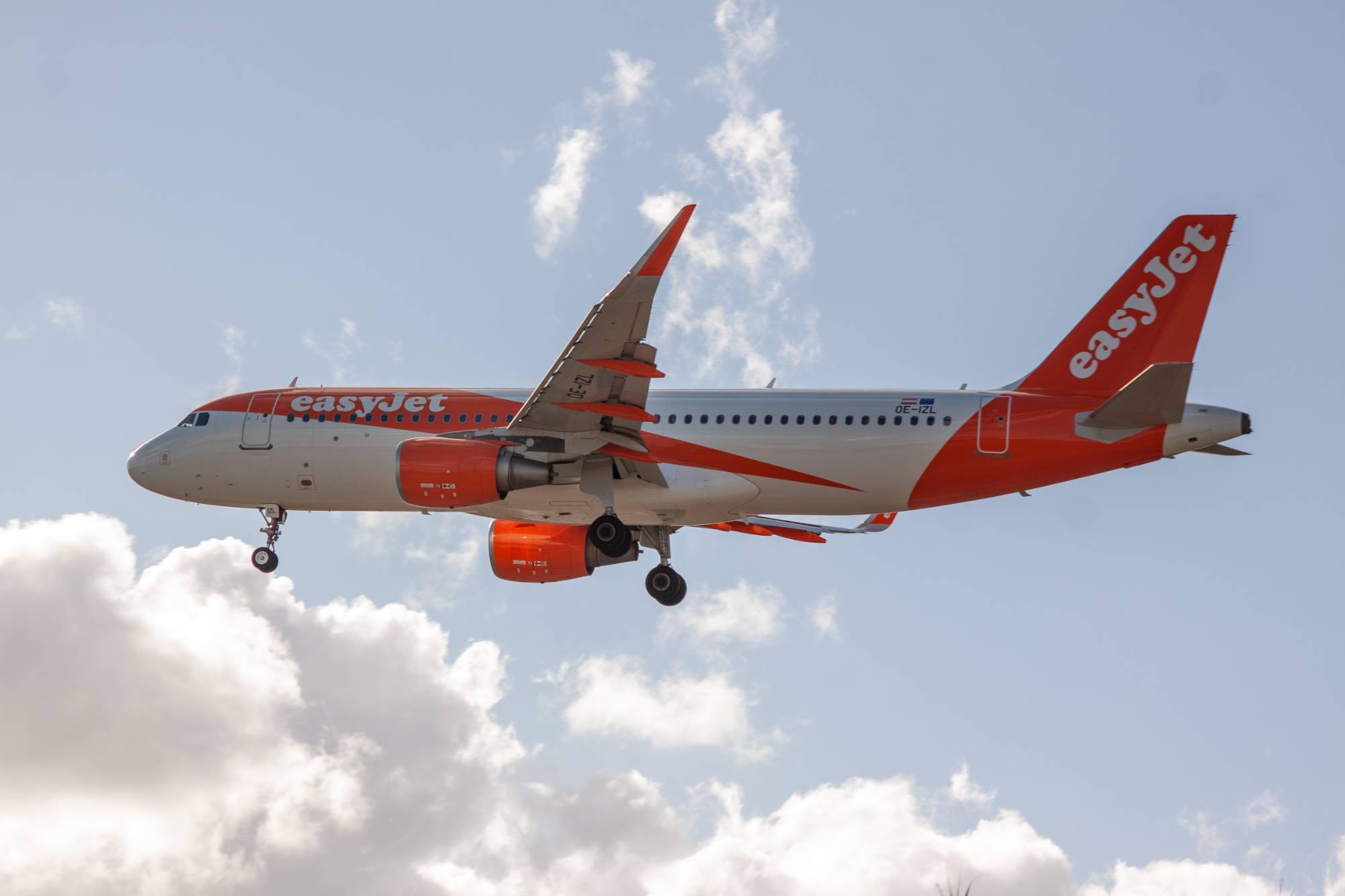 easyJet Europe OE-IZL at LPPT by jorgealvarezsan
