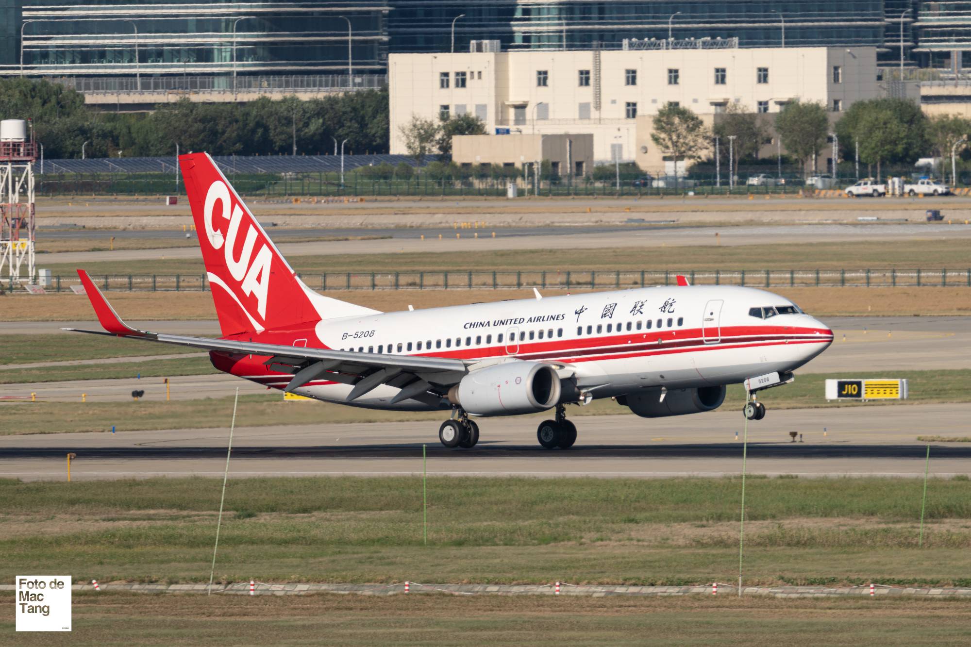 China United Airlines B-5208 at ZBAD by realmactang