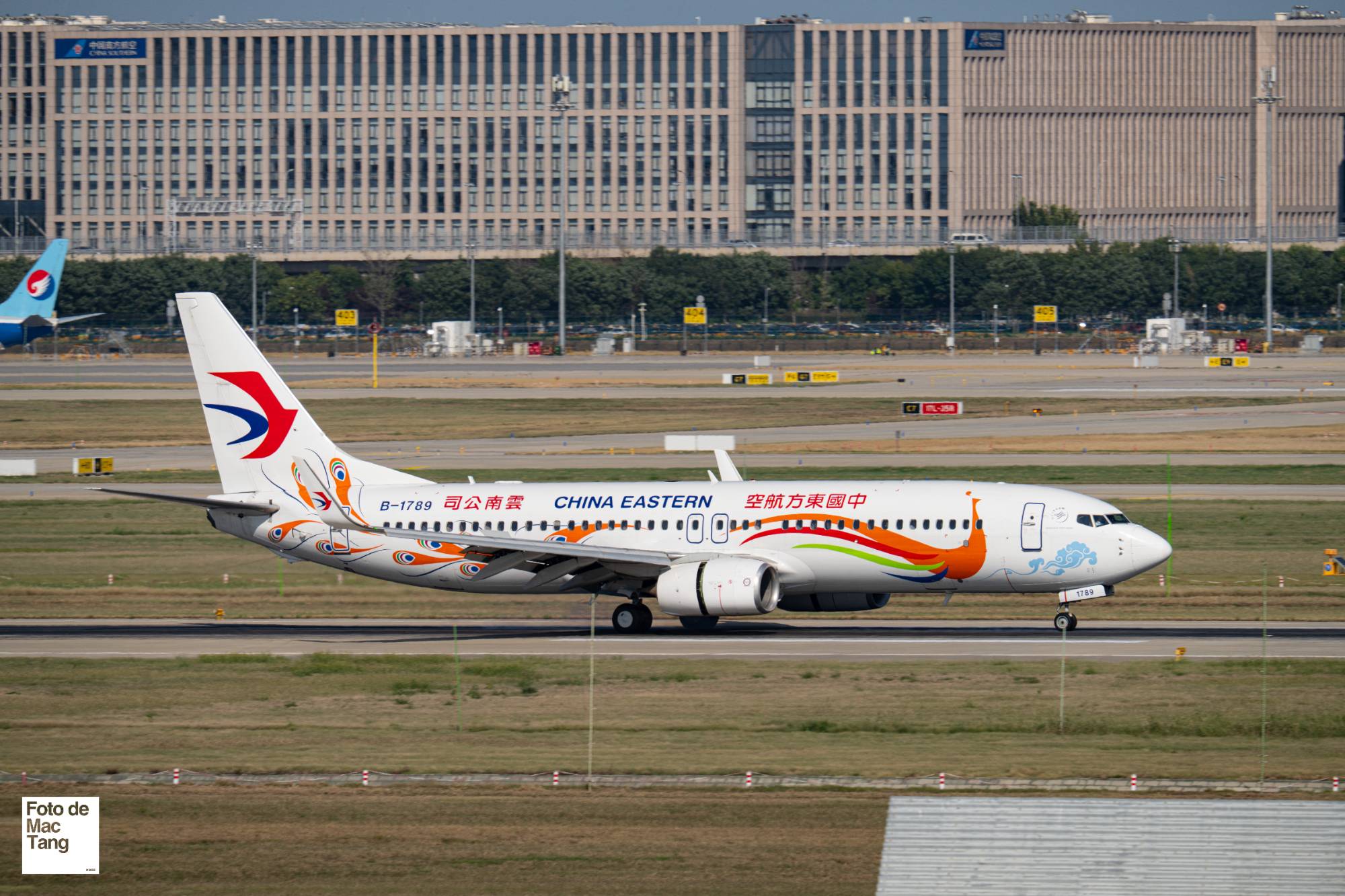 China Eastern Airlines B-1789 at ZBAD by realmactang