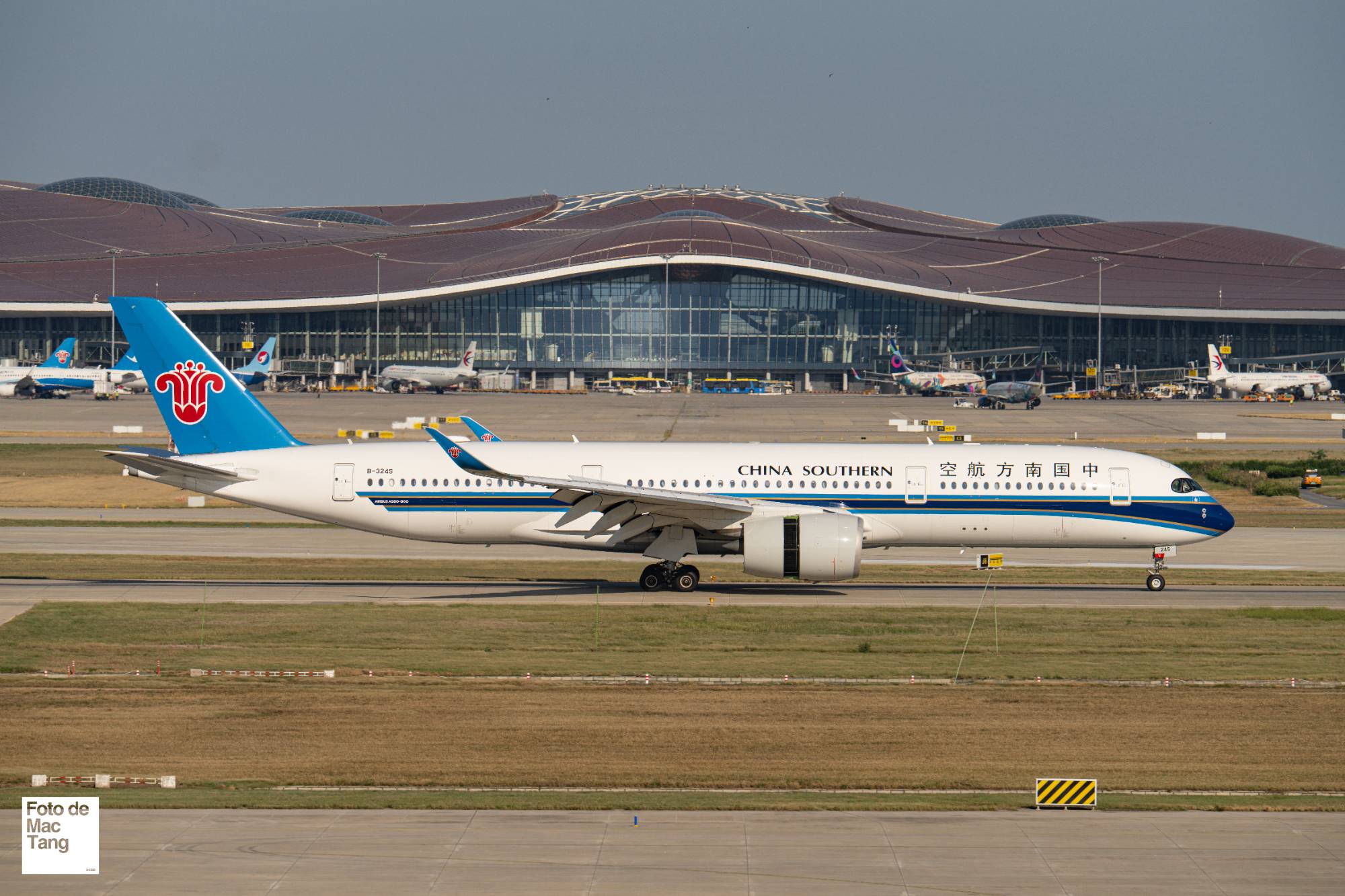 China Southern Airlines B-324S at ZBAD by realmactang