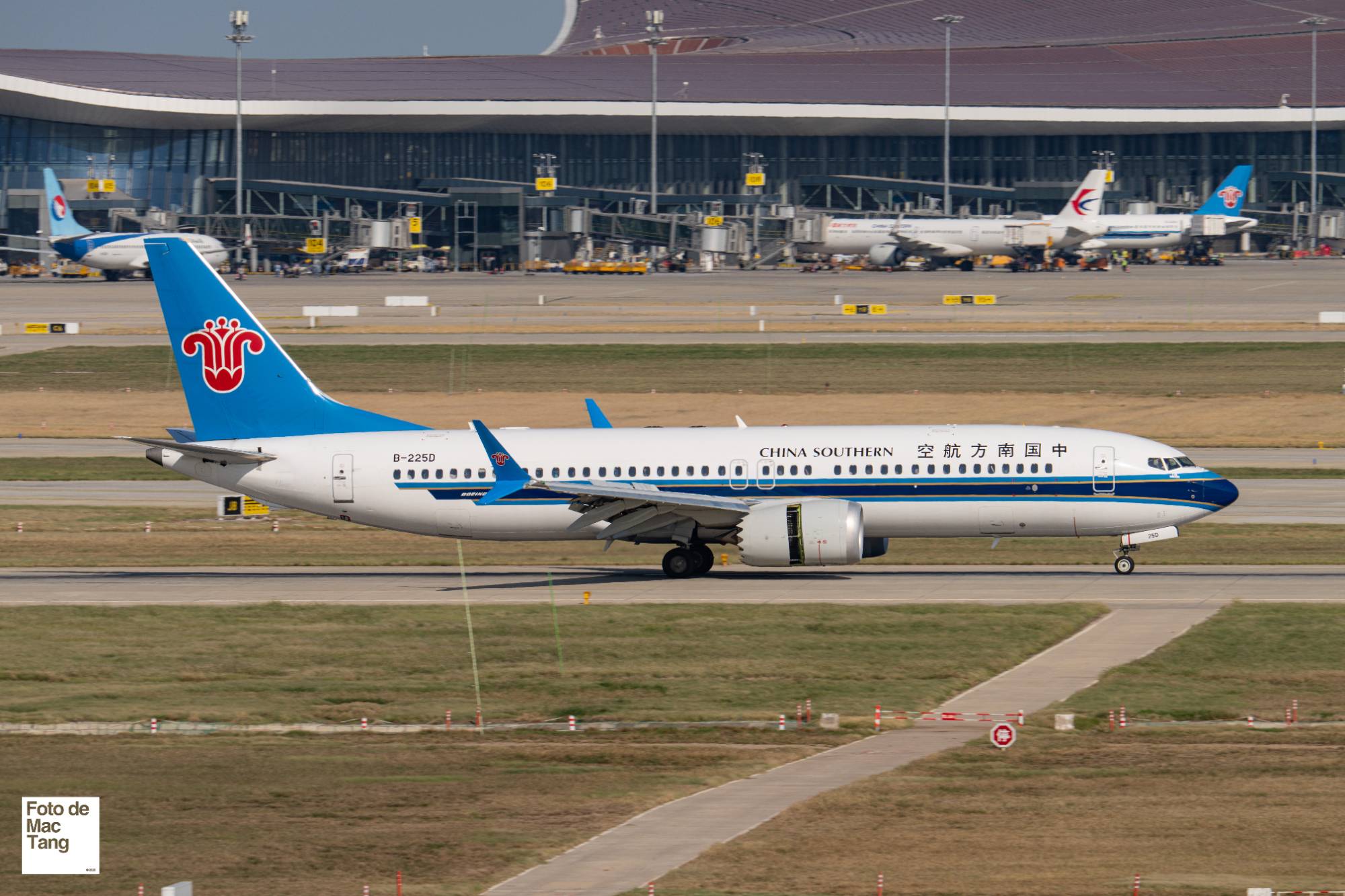 China Southern Airlines B-225D at ZBAD by realmactang