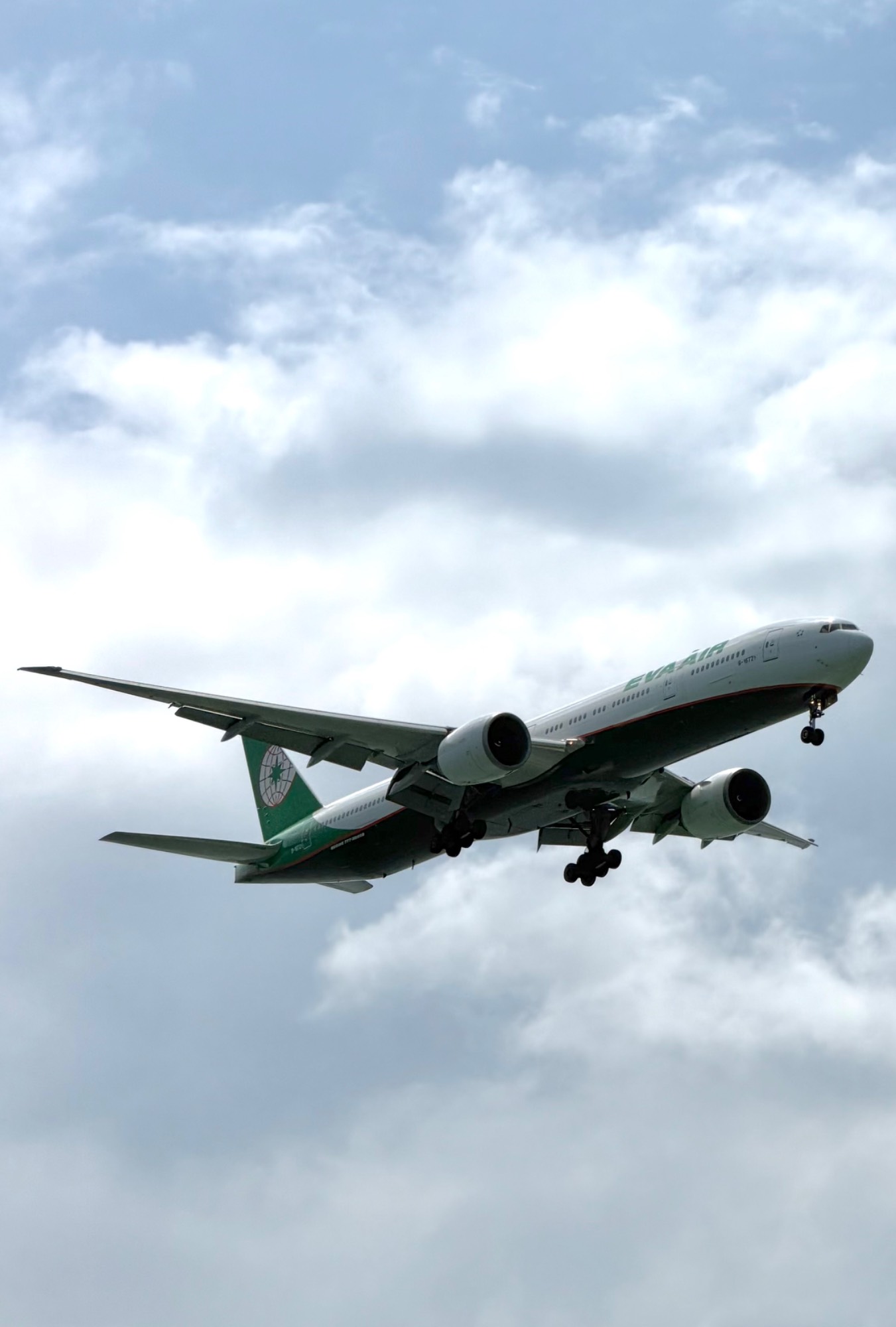 Eva Air B-16721 at WSSS by Melovesplanes