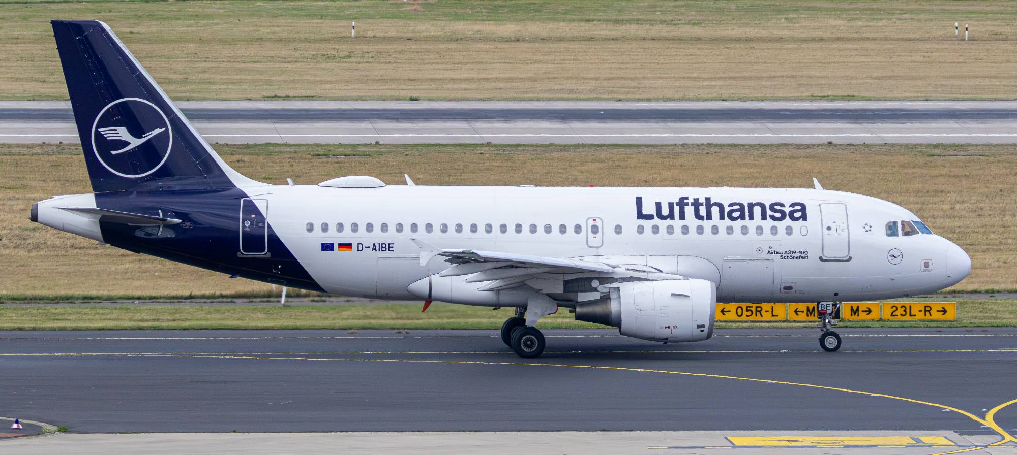 Lufthansa D-AIBE at EDDL by Shadowdestrict