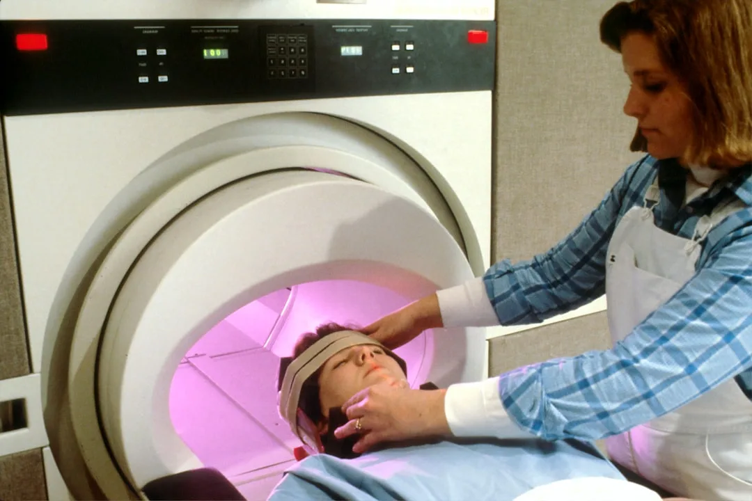 Fiche Métier Manipulateur en Électroradiologie Médicale (2026) : Missions, Salaire, Formation