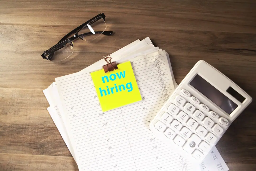 CV Vide, Zéro Réseau ? La Stratégie de la Preuve pour Décrocher un Job en 2026