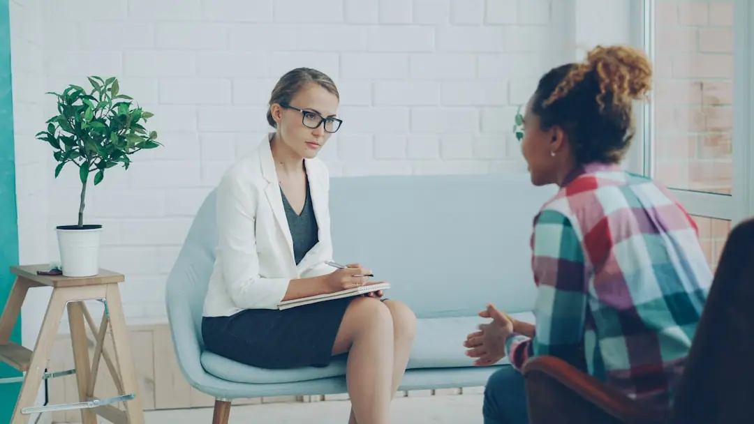 Fiche Métier Psychologue (2026) : Salaire, Formation et Débouchés