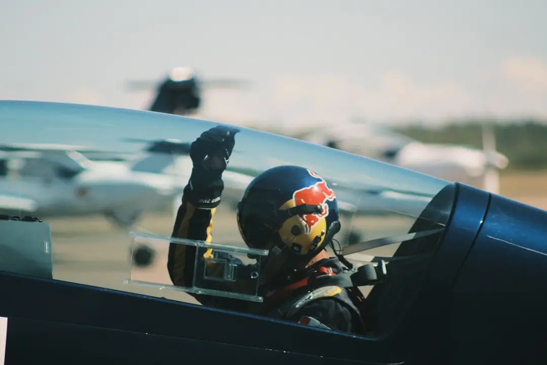 Fiche Métier Pilote de Chasse (2026) : Salaire, Formation et Recrutement