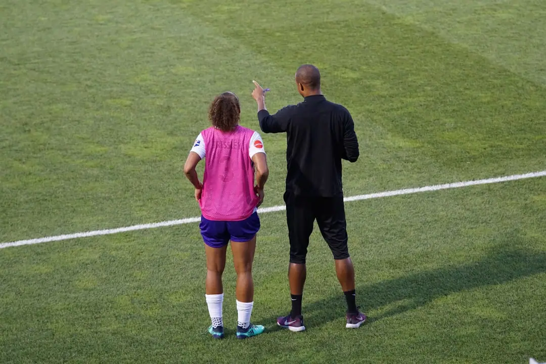 Fiche Métier Coach Sportif (2026) : Salaire, Formation et Débouchés