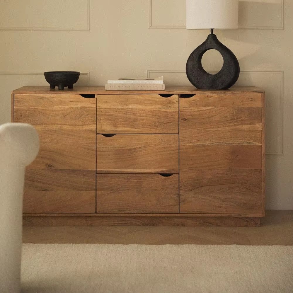 Vandana Grand Radiant Dresser 140x40 cm in Tasmani acacia wood