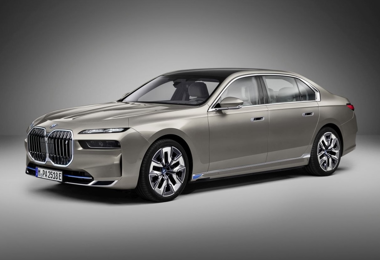 BMW i7