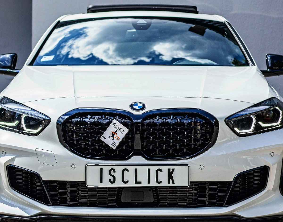 Za premium izgled tablica: IS Click držači osvajaju vozače