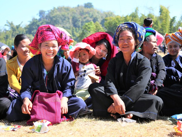 契約農家の人々の笑顔