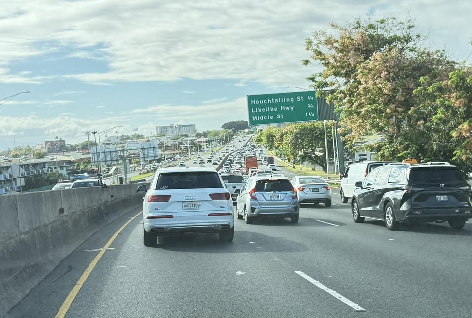 TRAFFIC INCIDENT - H1/Moanalua split, Oahu | Stolen Stuff Hawaii