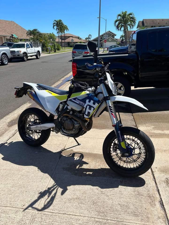 VEHICLE THEFT - Salt Lake Shopping Center, Honolulu, Oahu | Stolen Stuff Hawaii