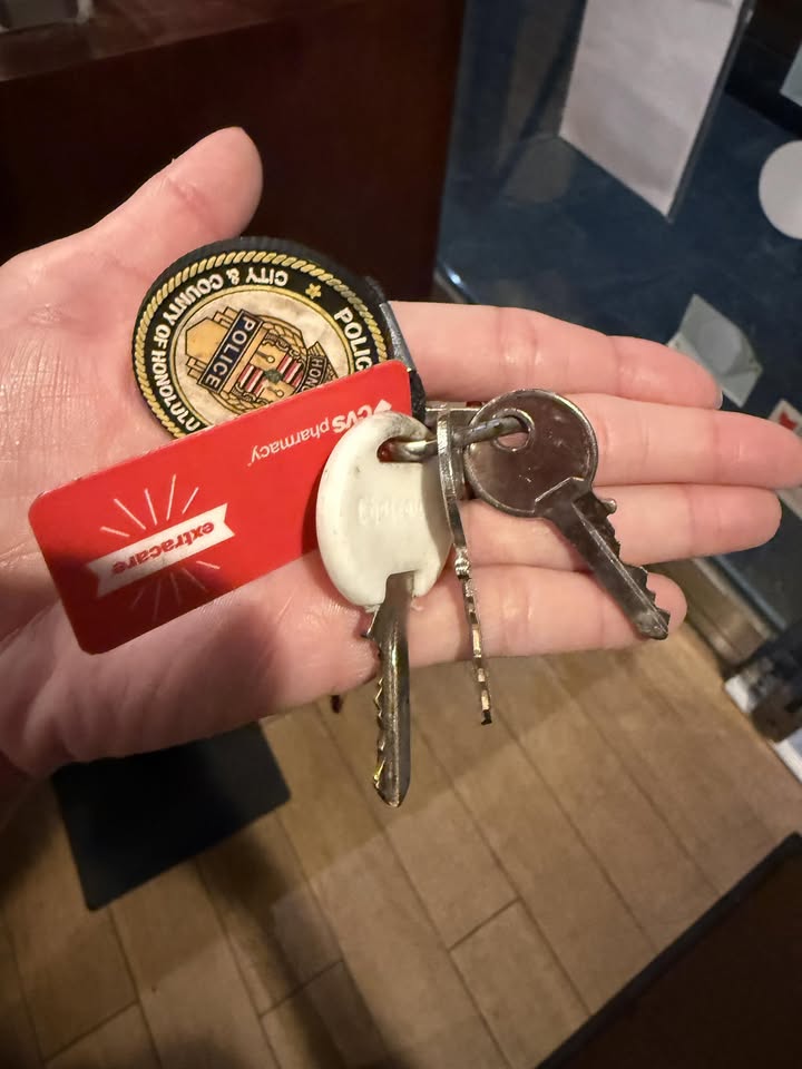 FOUND ITEM - Kapahulu Ave, Honolulu, Oahu | Stolen Stuff Hawaii