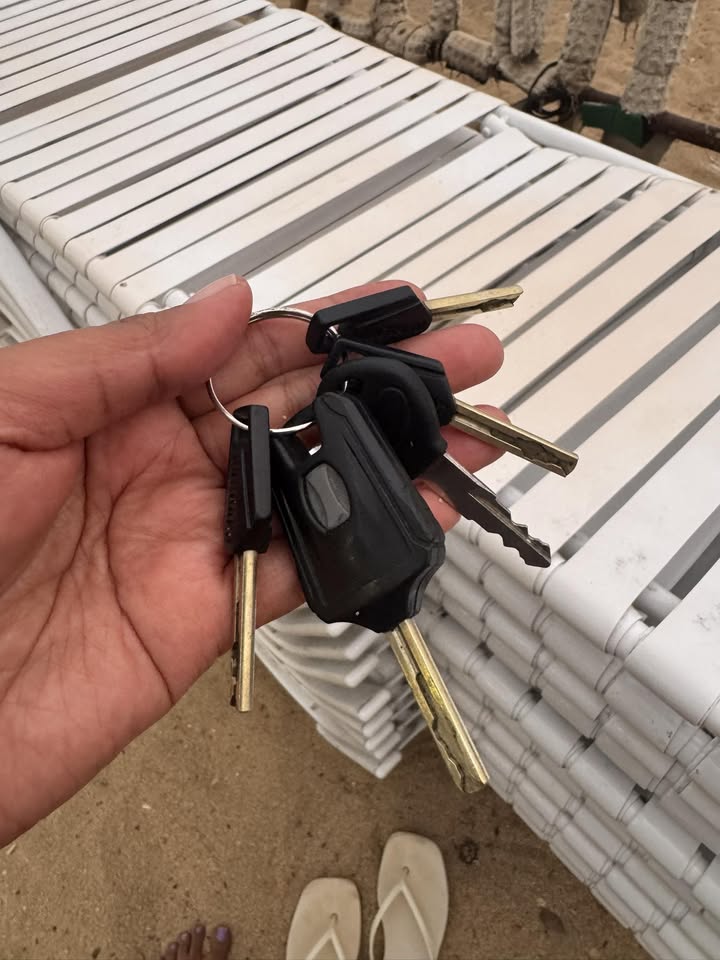 FOUND ITEM - Waikiki Beach, Honolulu, Oahu | Stolen Stuff Hawaii