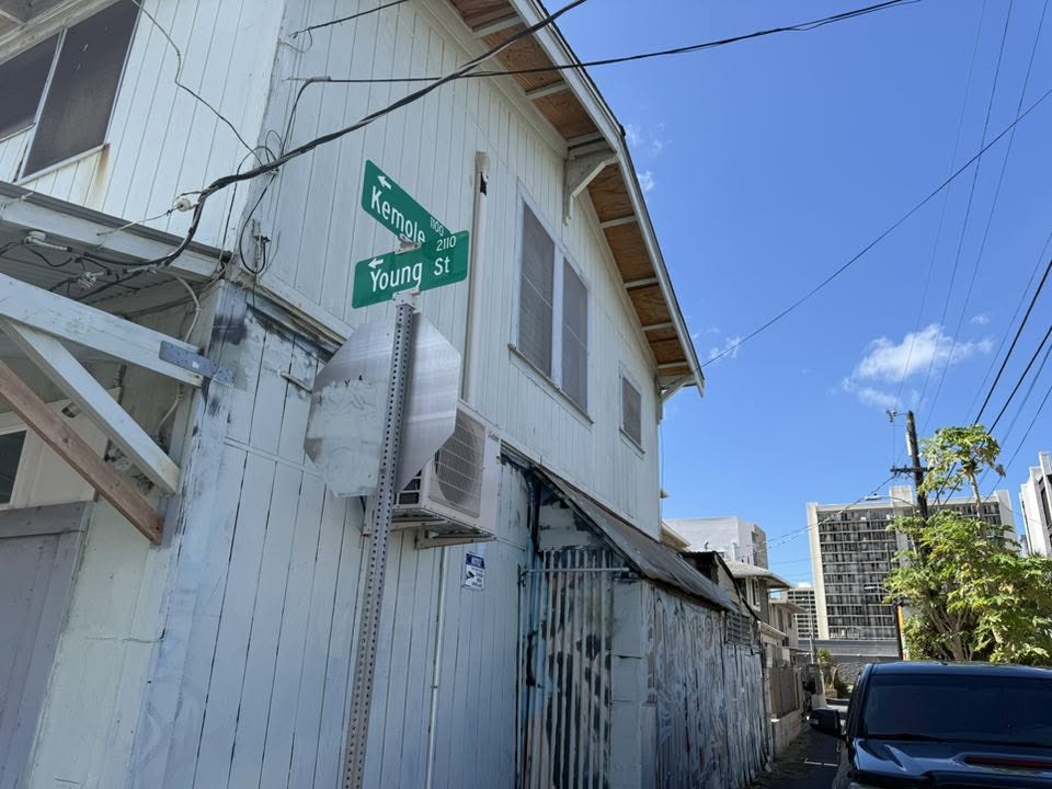 AWARENESS - McDonald's, Kemole Street, Honolulu, Oahu | Stolen Stuff Hawaii