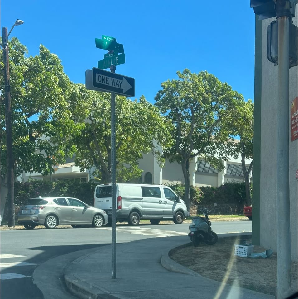FOUND ITEM - Corner of 5th Avenue and Waialae Avenue, Honolulu | Stolen Stuff Hawaii