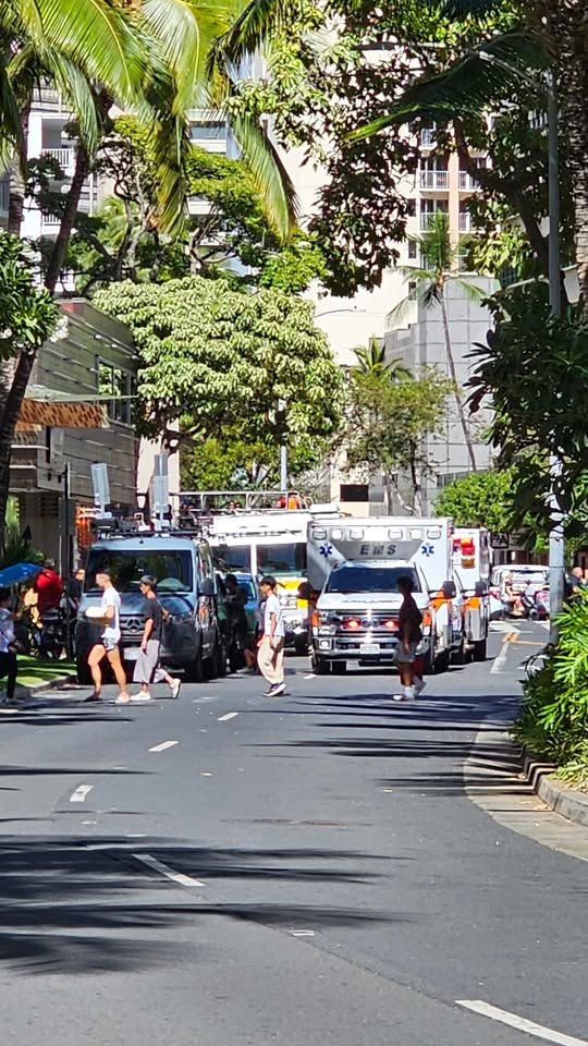 ROBBERY - First Hawaiian Bank, Lewers Street, Waikiki, Honolulu | Stolen Stuff Hawaii