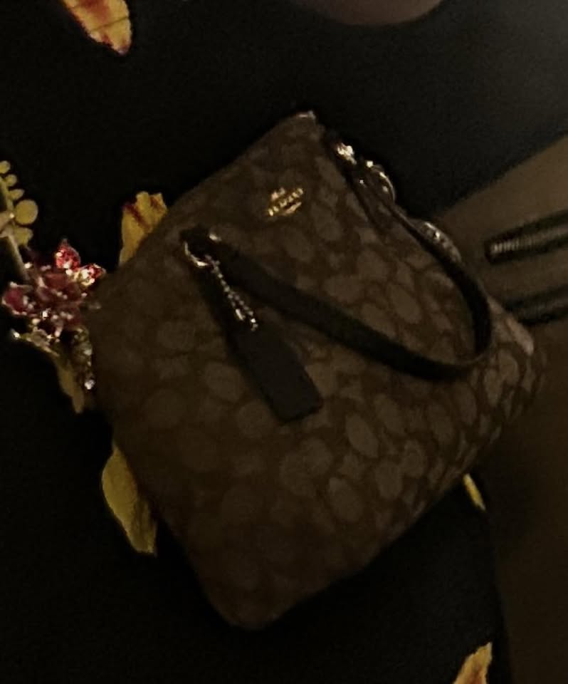LOST ITEM - Blue Tropix at Pearlridge, Aiea, Oahu | Stolen Stuff Hawaii