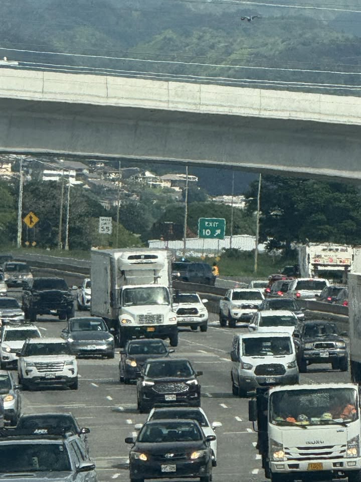 ROAD CLOSURE - Waimalu/Pearlridge exit, Oahu | Stolen Stuff Hawaii