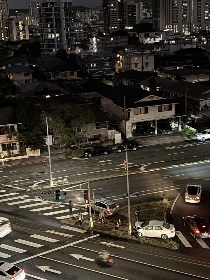 TRAFFIC INCIDENT - University Avenue and Kapiolani Boulevard, Honolulu, Oahu | Stolen Stuff Hawaii