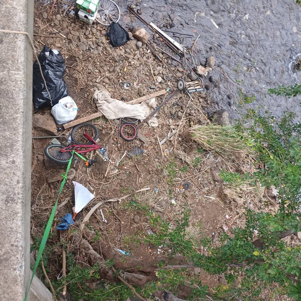 AWARENESS - Kapiolani / King St. Bridge, Honolulu | Stolen Stuff Hawaii