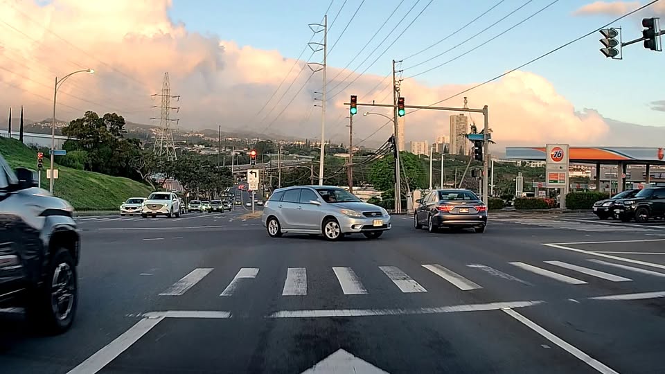 TRAFFIC INCIDENT - Moanalua Road and Kaahumanu Street, Honolulu | Stolen Stuff Hawaii