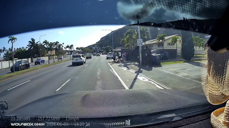TRAFFIC INCIDENT - Kalanianaole Highway and Kuliouou Road, Honolulu | Stolen Stuff Hawaii