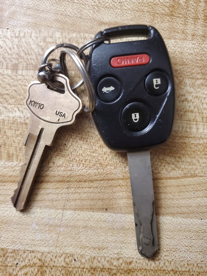 FOUND ITEM - Kalakaua Gym, Honolulu, Oahu | Stolen Stuff Hawaii
