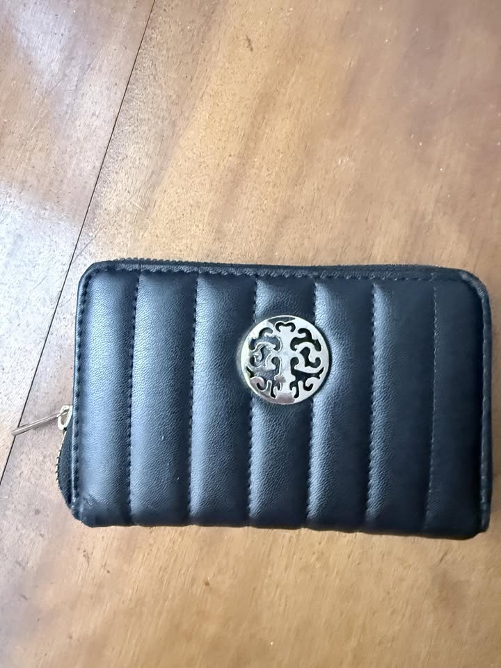 FOUND ITEM - Ala Moana Blvd near Hobron, Honolulu, Oahu | Stolen Stuff Hawaii