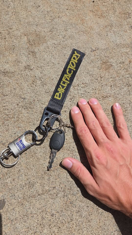 FOUND ITEM - Henry J. Kaiser High School Driveway, Honolulu, Oahu | Stolen Stuff Hawaii