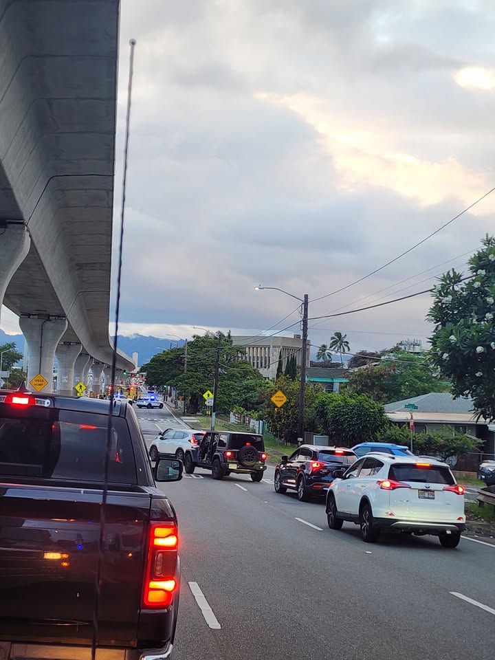 TRAFFIC - American Savings Bank Pearlridge, Kam Highway, Aiea | Stolen Stuff Hawaii