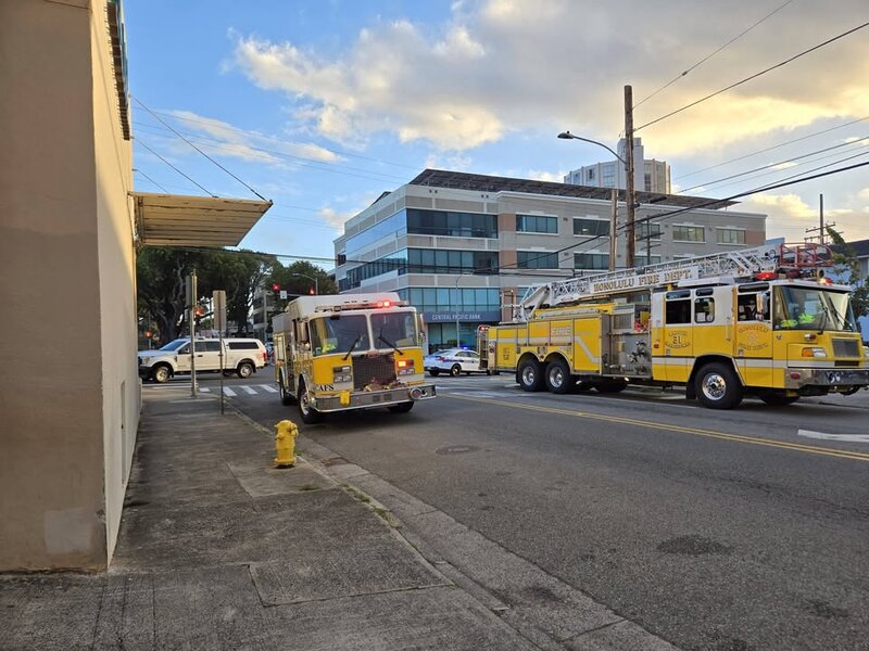 FIRE - Tamura's, 10th Avenue and Waialae Avenue, Honolulu | SSH Search