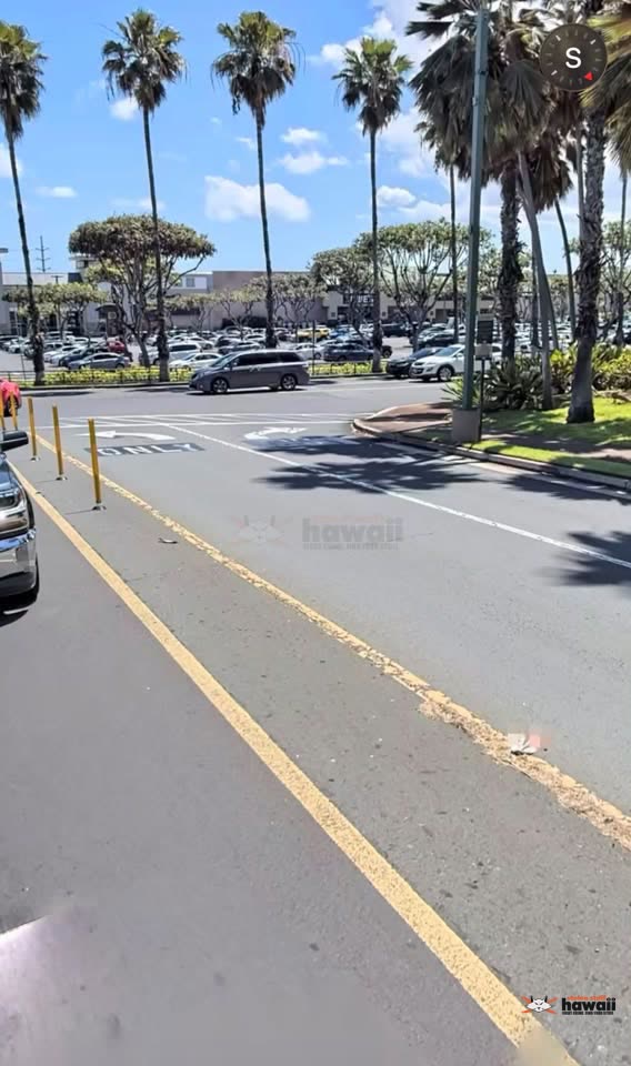 TRAFFIC - Waikele Shopping Center, Waipahu, Oahu | SSH Search