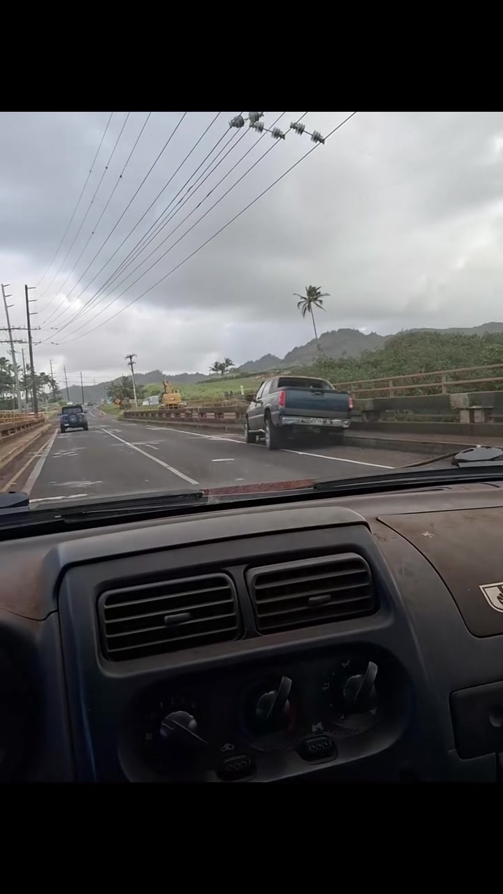 TRAFFIC INCIDENT - Wailua Bridge Kauai | Stolen Stuff Hawaii