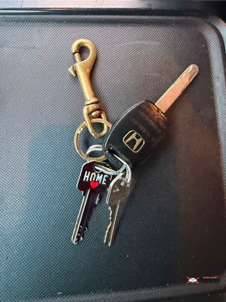 FOUND ITEM - Kuhaulua Street, Waipahu, Oahu | Stolen Stuff Hawaii