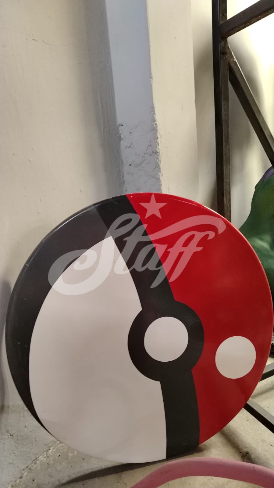 Base en forma de pokebola 