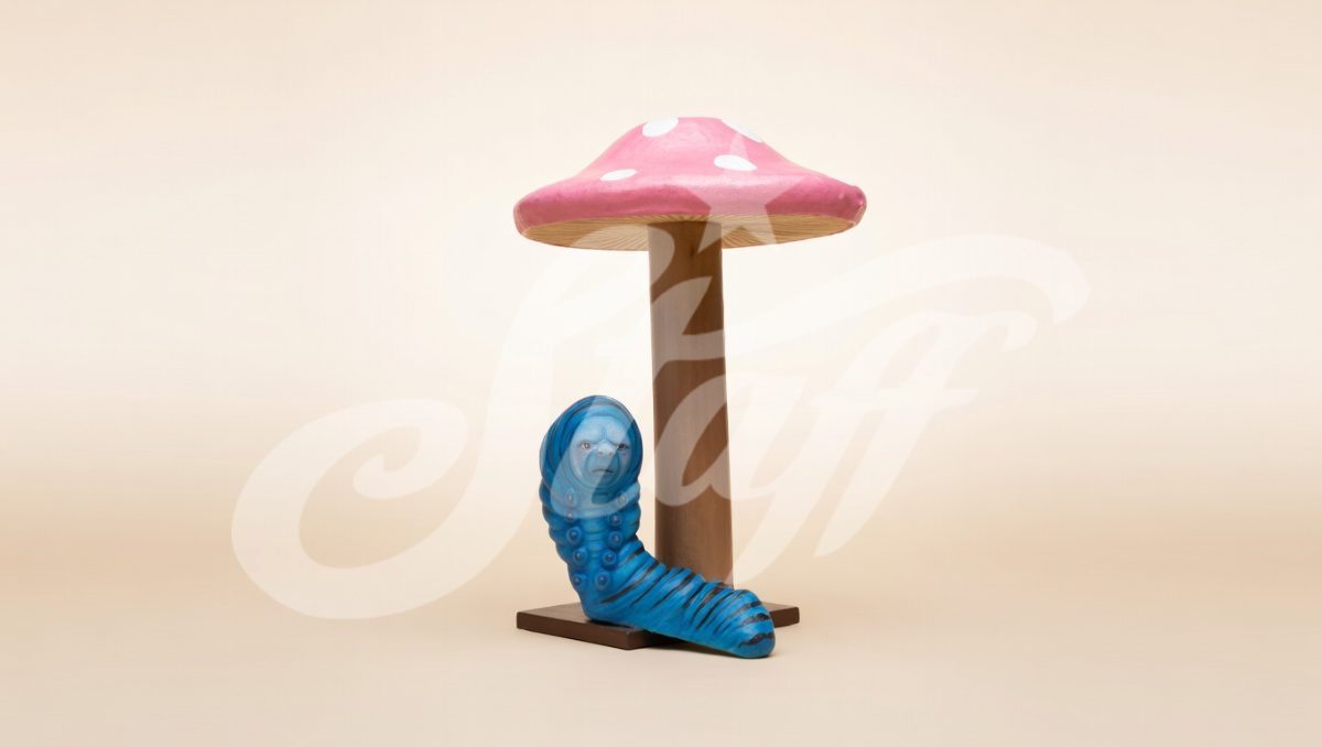 Hongo Alucinógeno con Oruga Azul