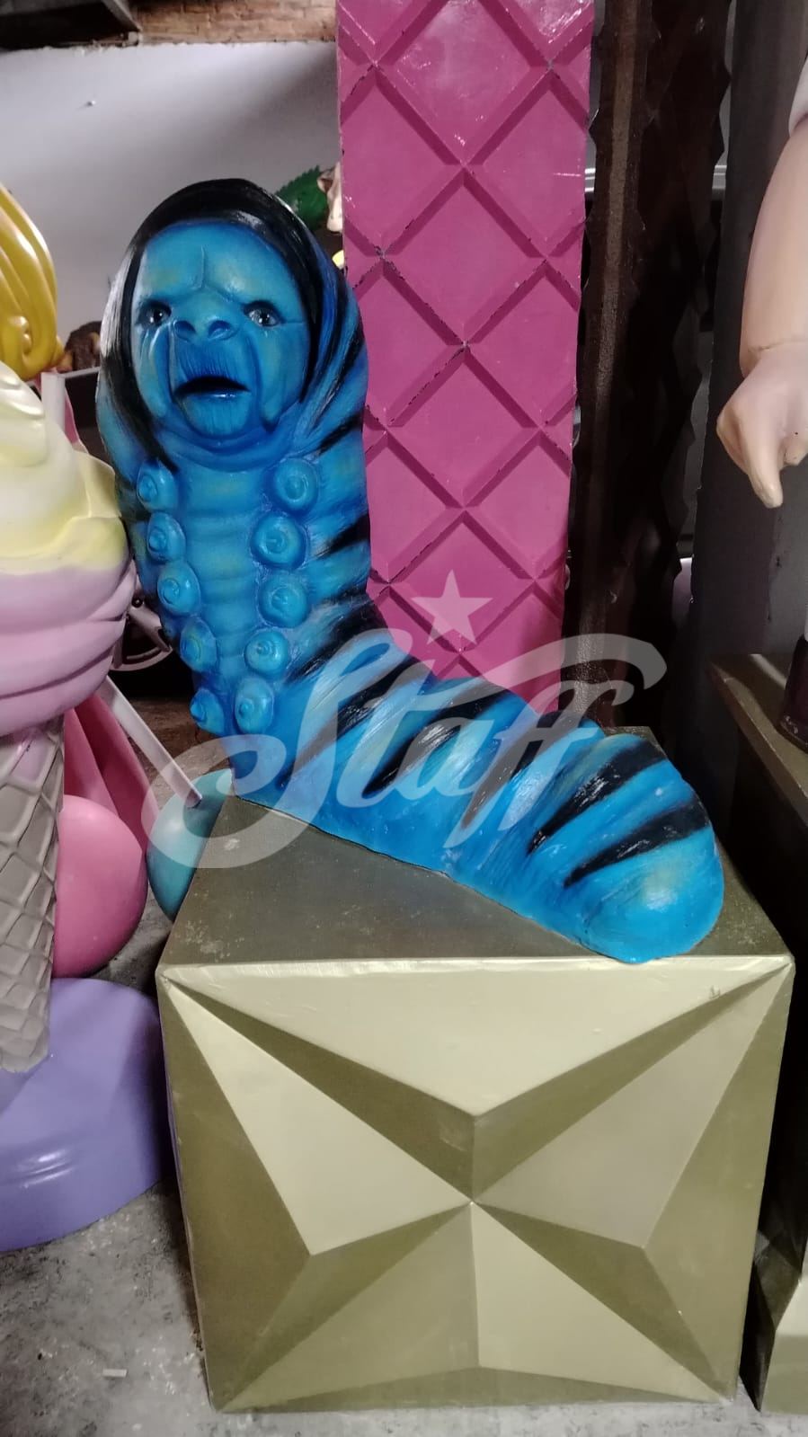 Oruga Azul Sentada