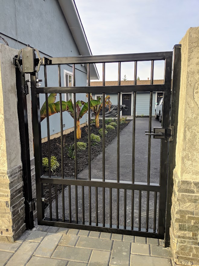 bi-fold driveway gate — guide intro