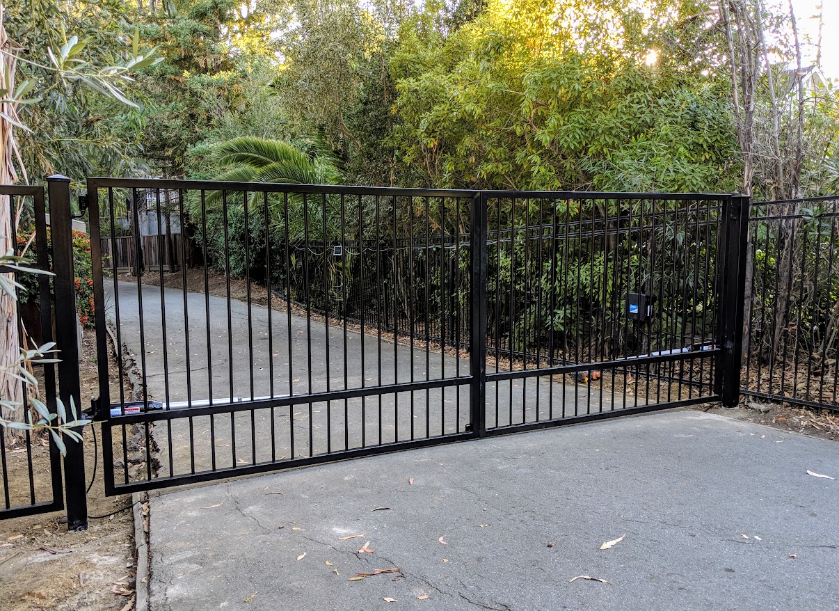 bi-fold driveway gate — installer tips