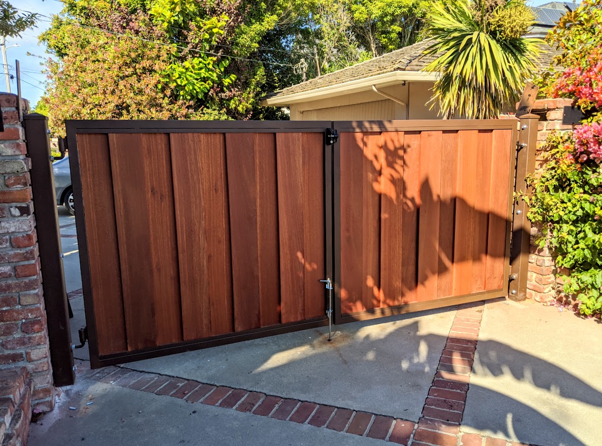 Sliding driveway gates