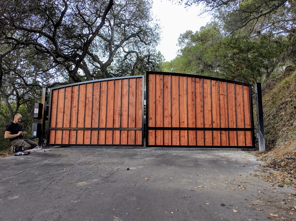 Swing driveway gates